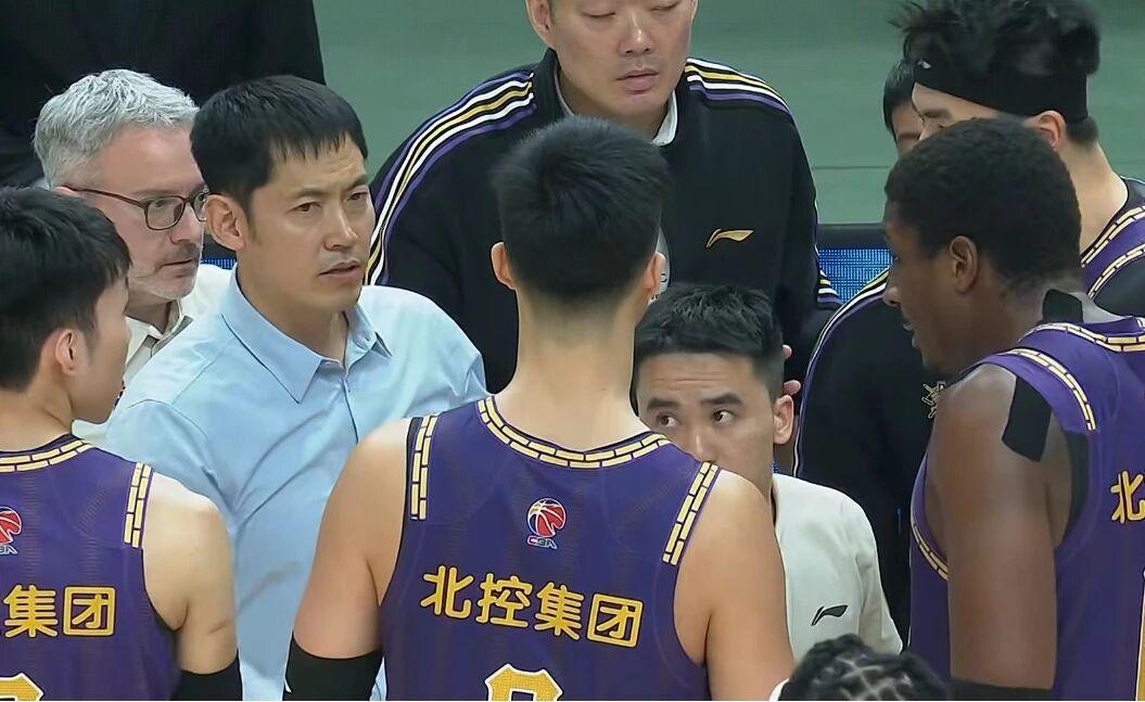 必赢体育登录入口-北控男篮酝酿换帅，张庆鹏引管理层不满，已邀请杨鸣重新出山